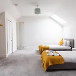 Spacious Victorian For 10 Across Royal Infirmary With Free Parking