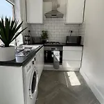 West End Terrace - Free Parking