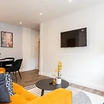 Aurum - Stylish 1-Bed Apartment 6
