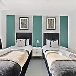 Large Central Leicester Apartment