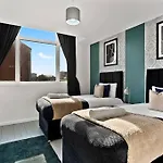 Large Central Leicester Apartment