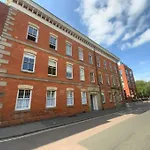 City Centre Location Spacious Manhattan Style Flat