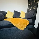 Cosy 2 Bedroom House In Leicester- Entire House, Sleeps 5
