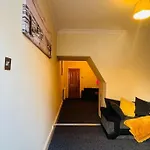Cosy 2 Bedroom House In Leicester- Entire House, Sleeps 5