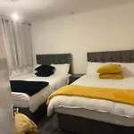 Hometel Digs Large Detached Spacious Comfy Home