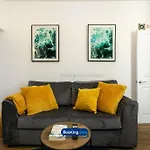 30Nights Reserve L 3 Bedroom Modern Apartment For 6 Guests In City Centre With Free Parking By Oak Stays Short Lets & Serviced Accommodatins