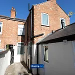 30Nights Reserve L 3 Bedroom Modern Apartment For 6 Guests In City Centre With Free Parking By Oak Stays Short Lets & Serviced Accommodatins