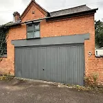 Cosy 1-Bed Near City Centre
