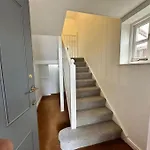 Cosy 1-Bed Near City Centre