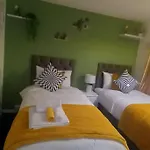 Golden Plush Suites - Beautiful Luxury 3 Bed House In Leicester