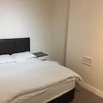 Room In Guest Room - Spacious Room In Leicester