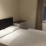 Room In Guest Room - Cheerful Big Size Room In Leicester