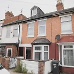 Room In Guest Room - Big Room In Leicester