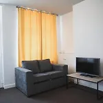 Room In Guest Room - Big Size Room In Leicester City