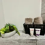 The Emerald Suite - 1Br - City Centre