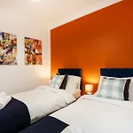 Contractors, Corporate Clients, Insurance Clients - Free Wi-Fi, Free Parking, Sleeps 8