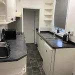 Hometel Digs Local Comfy Property Sleeps 11