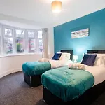 Spacious 4 Bed For Large Groups And Contractors - Sleeps 7