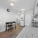 Urban Comfort Stylish 3Br 2Bath With Free Parking