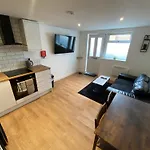 Rentals Leicester 4 - Free Street Parking