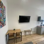Lt Apartments Studio - Free Street Parking Old