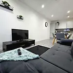 A&J Properties - 2 Bed Flat With Netflix&Disney