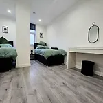 A&J Properties - 2 Bed Flat With Netflix&Disney