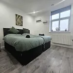 A&J Properties - 2 Bed Flat With Netflix&Disney