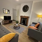 West End Terrace - Free Parking