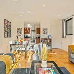 The City Suite- Comfy Blissful Getaway In Leicester City Centre L Samsung Smart Tv With Free Netflix High-Speed Wi-Fi