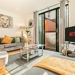 The City Suite- Comfy Blissful Getaway In Leicester City Centre L Samsung Smart Tv With Free Netflix High-Speed Wi-Fi