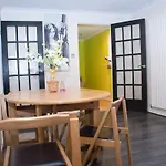Simlar Luxury Stay, Parking, Wi-Fi, Basketball Court