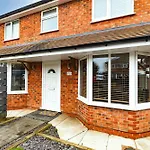 Glade House-3-Bed Home With Free Parking I Free Wifi I 65-Inch Tv