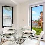 Glade House-3-Bed Home With Free Parking I Free Wifi I 65-Inch Tv