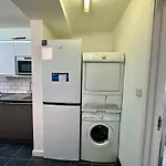 Luxury 4-Bed 3 Bathroom House In Leicester City