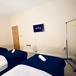 Two Bed Apartment By Lurxury Stays