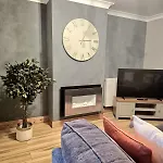 Cozy 3-Bed House Near Fosse Park With Parking