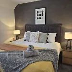 Cozy 3-Bed House Near Fosse Park With Parking
