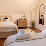 Luxuria Apartments 2- Bedroom Luxury Apartment