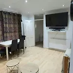 Spacious Room In Leicester