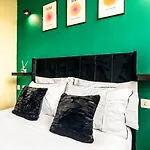 Chic City Escape - 1Br City Centre