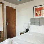 Beautiful Room In Leicester
