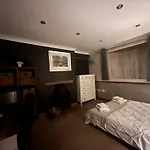 Hostel Log Cabin Sleeping Pods With Free Breakfast Parking Drinks