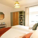 2 Bedroom Apartment By Littlepiggyrentals Short Lets & Serviced Accommodation Leicester With Wi-Fi, Free Parking & Outdoor Area