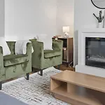 Large 4Br Leicester House, Modern, Sleeps 10, M1&M69, Garden, Fast Wifi, Free Secure Parking, Long Stay & Contractors Welcome