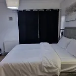 Ground 1 Bed Flat With A Garden