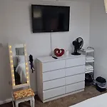 Ground 1 Bed Flat With A Garden