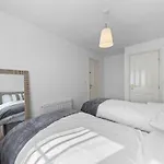 Spacious 3Br Leicester Home, Sleeps 8, Free Parking, Fast Wifi, Long Stay & Contractors Welcome