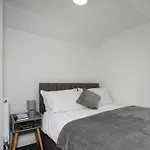 5 Bed House, Sleeps 9, Separate, Driveway, Close To City