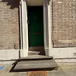 Central Location - 3 Bedroom Spacious Townhouse - Wifi - Netflix